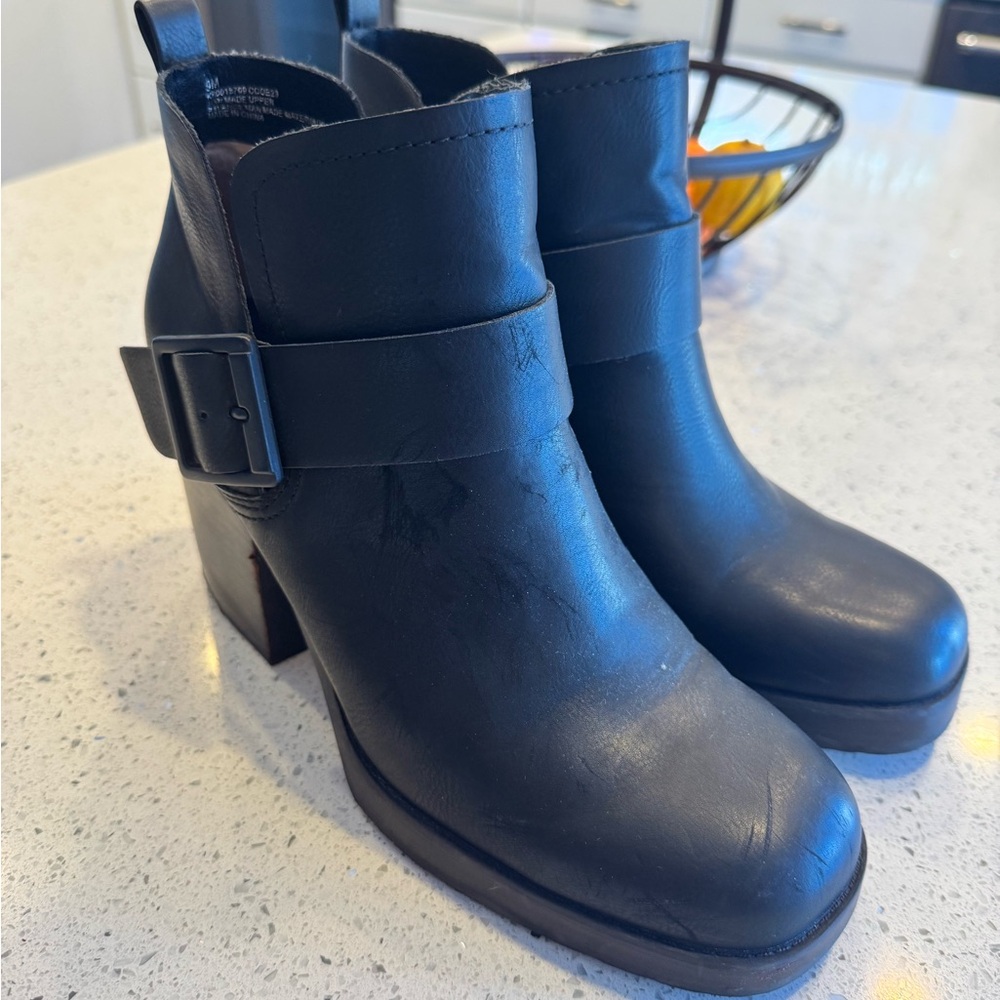 Korks Black Leather Ankle Boots size 9 EUC